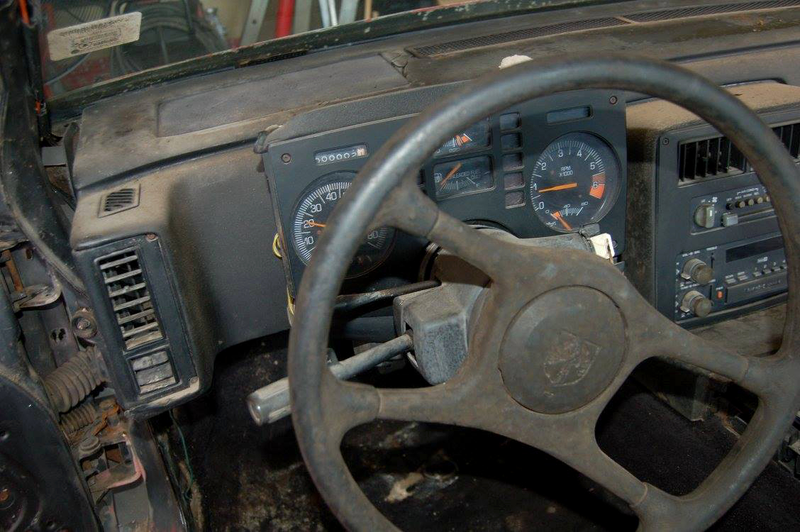 Pretty sure those gauges are toast if it thinks it’s going 20 mph when parked. Also, that’s no Ferrari crest on that wheel.